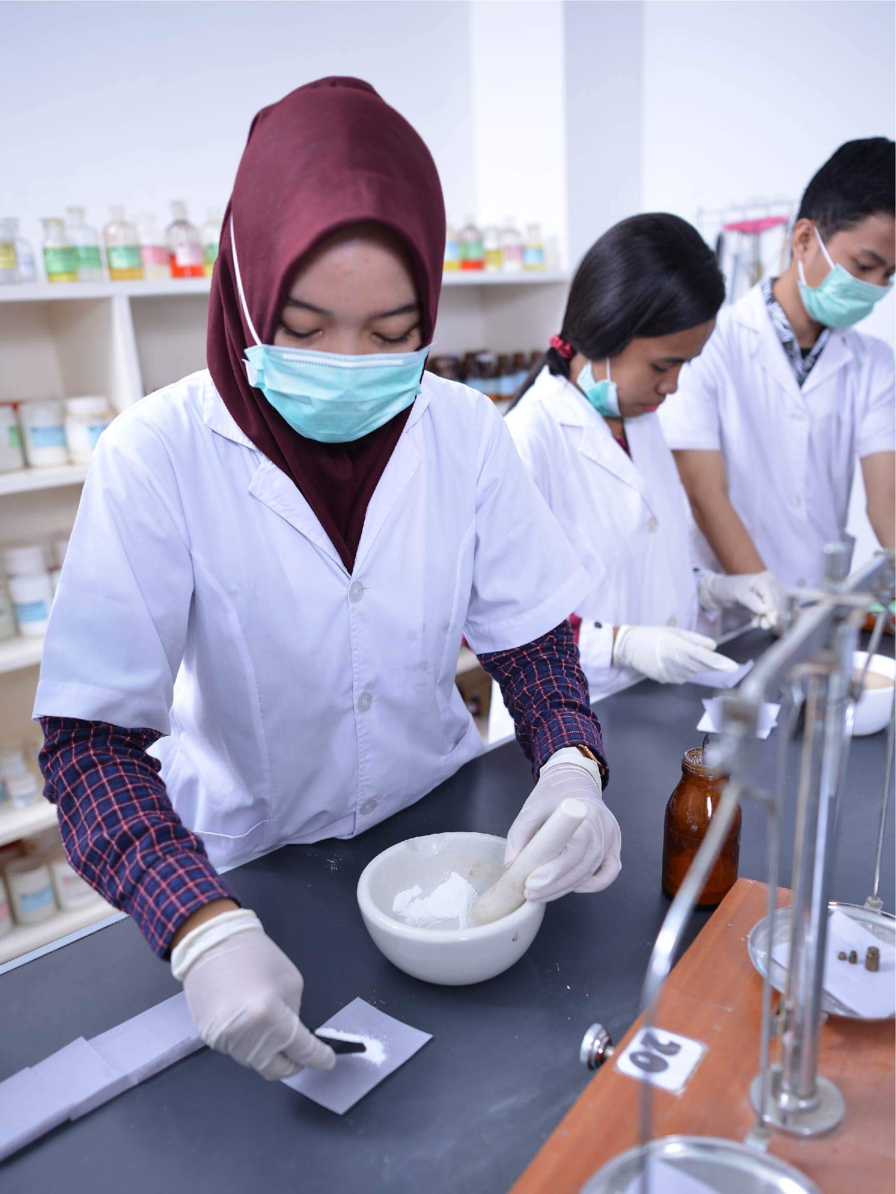pharmacy student of IIK Bhakti Wiyata Kediri
